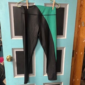Zyia Black and Turquoise Leggings 8-10